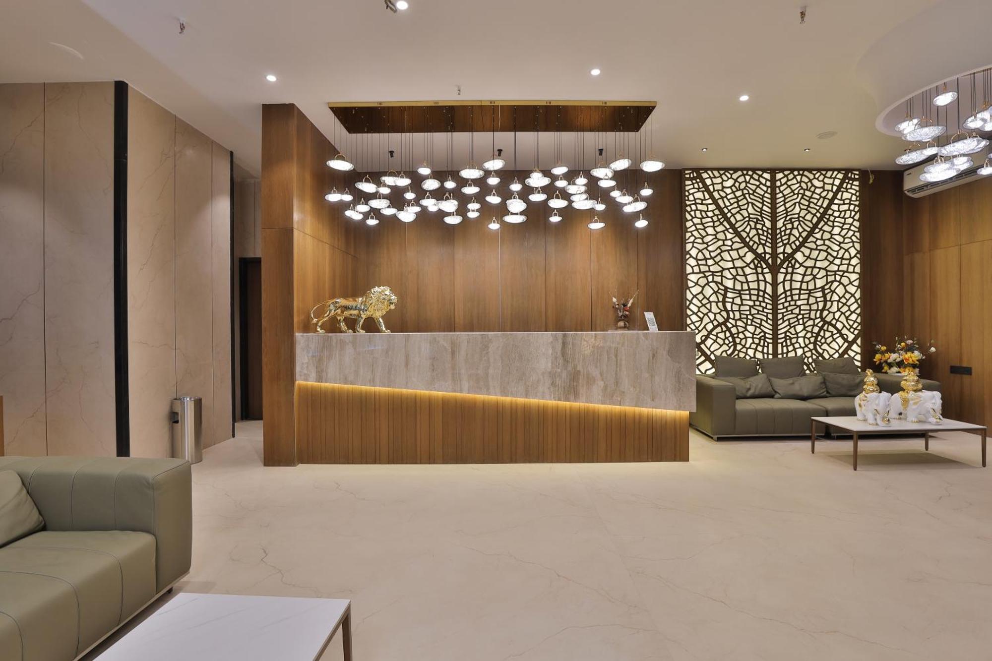 Hotel Elements Surat Exterior foto