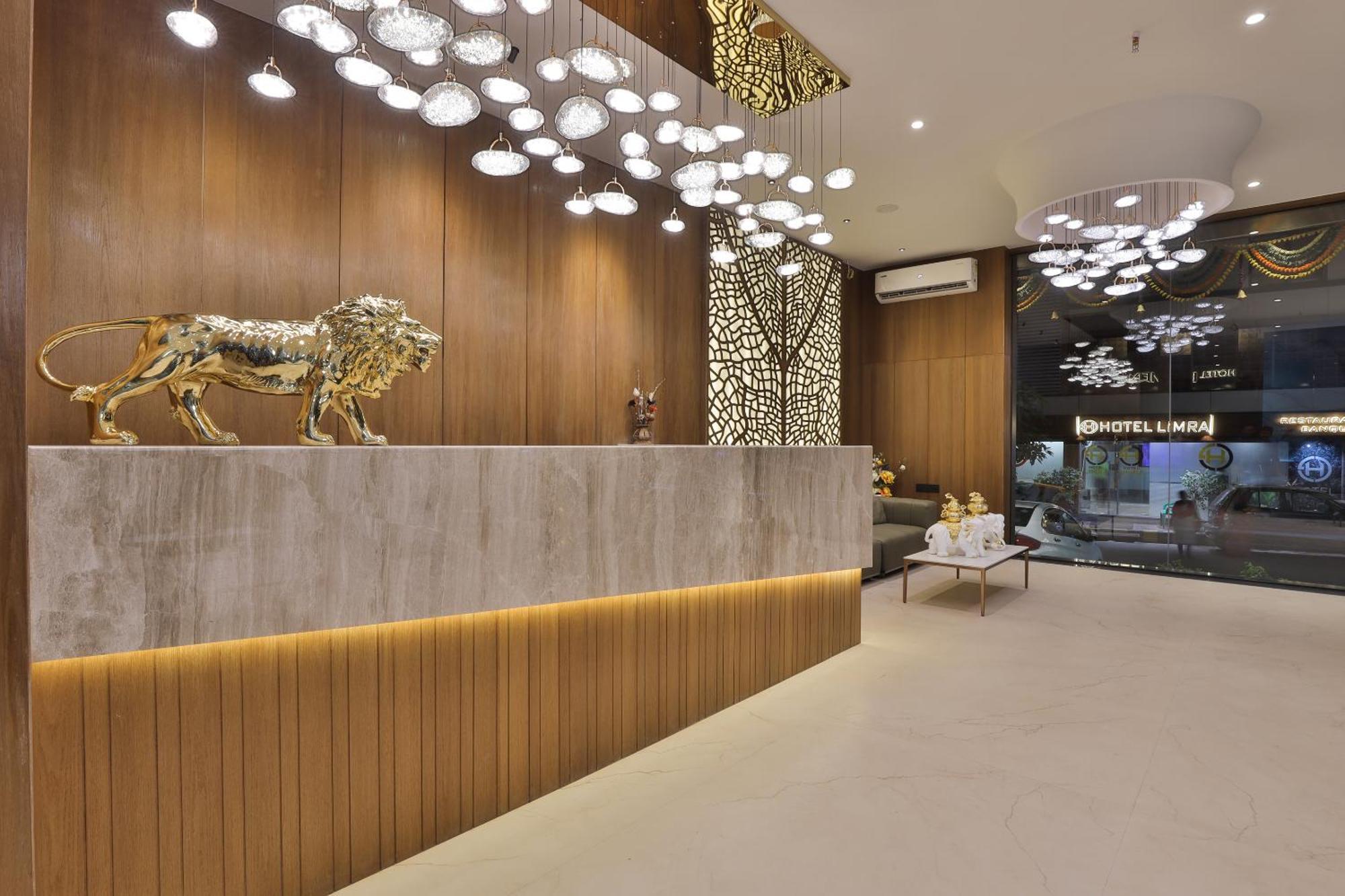 Hotel Elements Surat Exterior foto