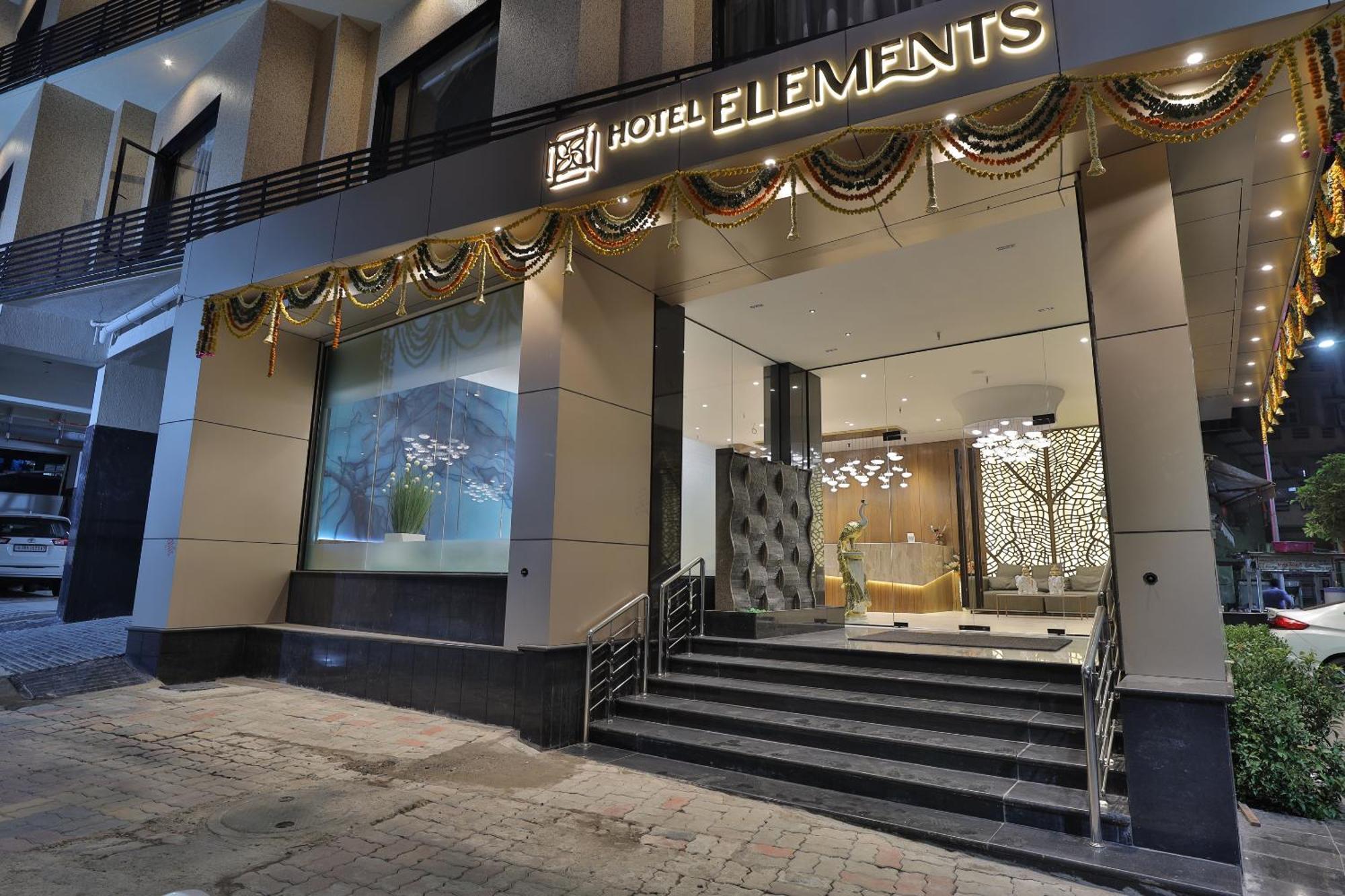 Hotel Elements Surat Exterior foto